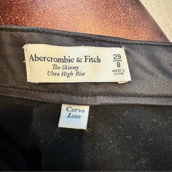 Abercrombie The Skinny Ultra High Rise Curve Love Vegan Leather Pants - Picture 8 of 9
